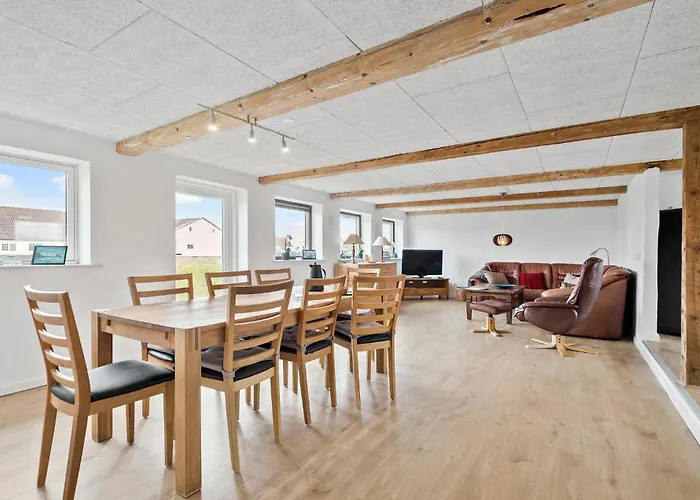 Vakantiehuis Stunning In With Wi-fi